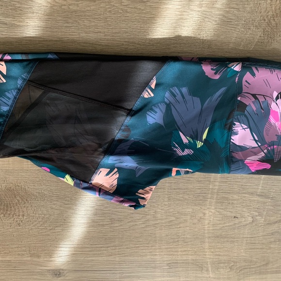 Victoria's Secret Pink Ultimate High Waist Bonded Mesh Legging, floral Size L - Picture 4 of 6